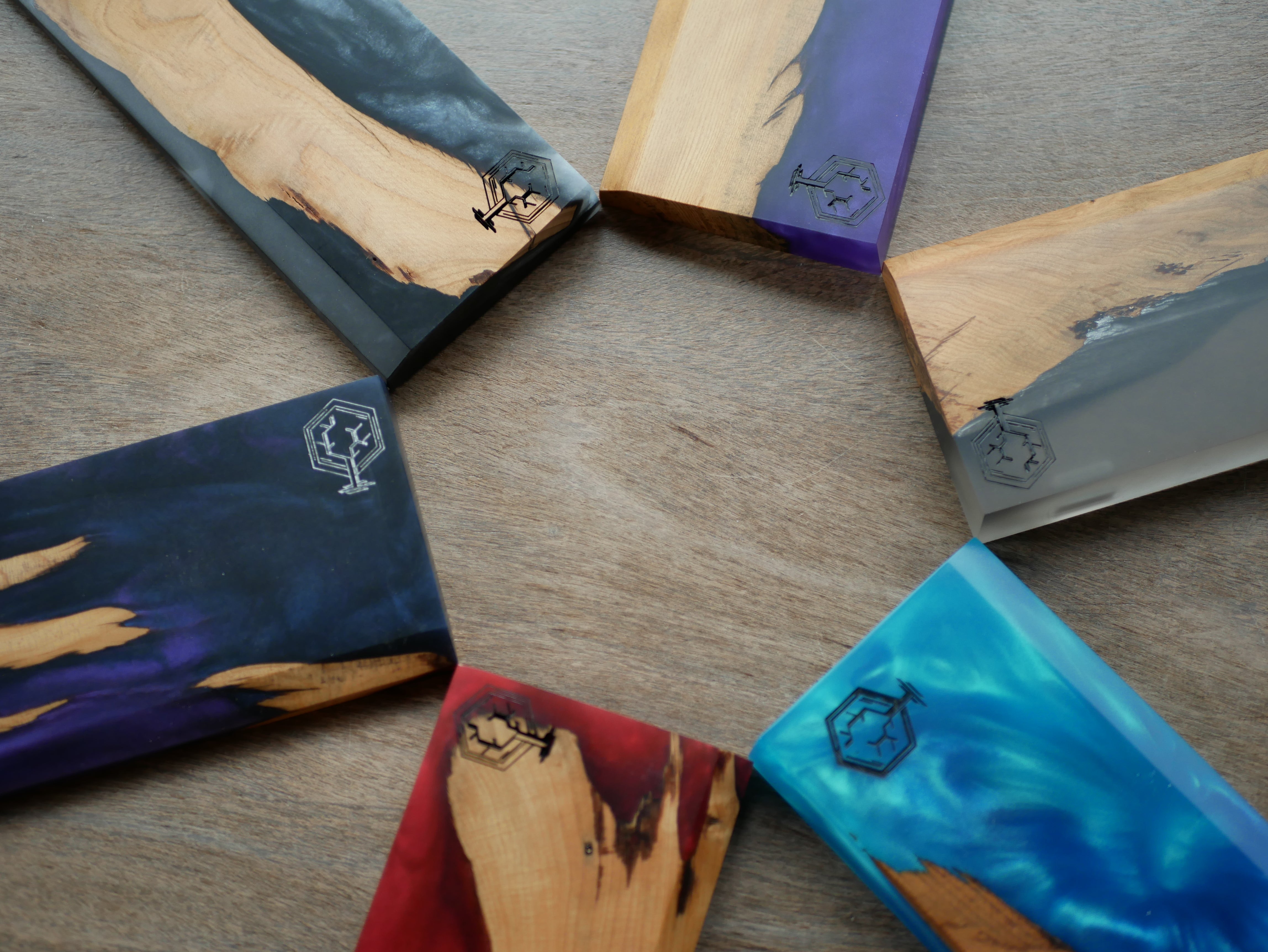In-Stock] Wood & Epoxy Resin Wrist Rest (Standalone) – Hexology Design